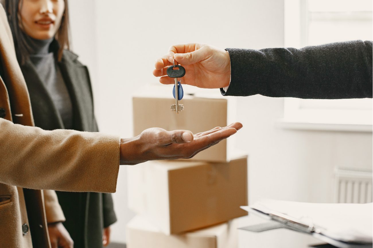 Entrega de llaves de una propiedad gestionada por Airam Leib Inmobiliaria